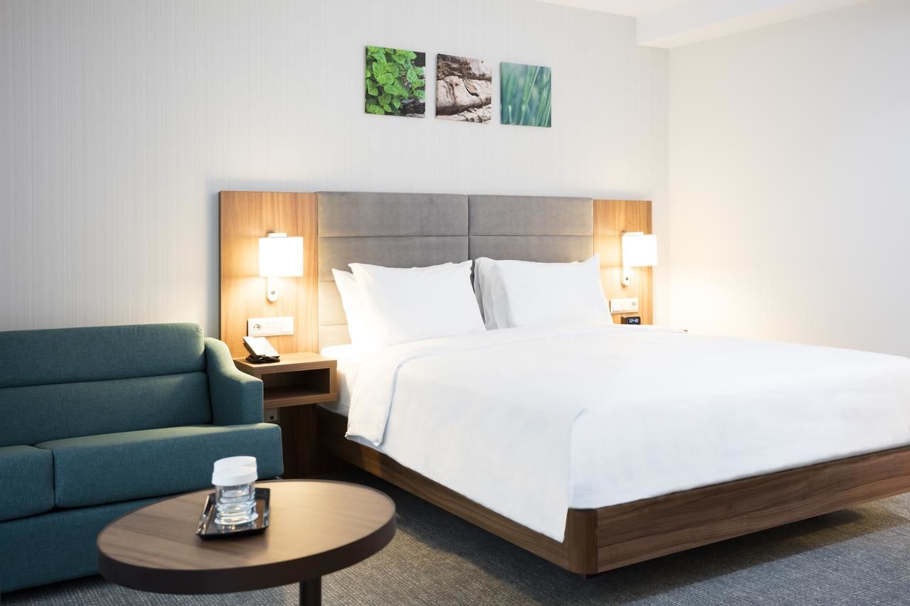 Отель Hilton Garden Inn Bucharest Бухарест