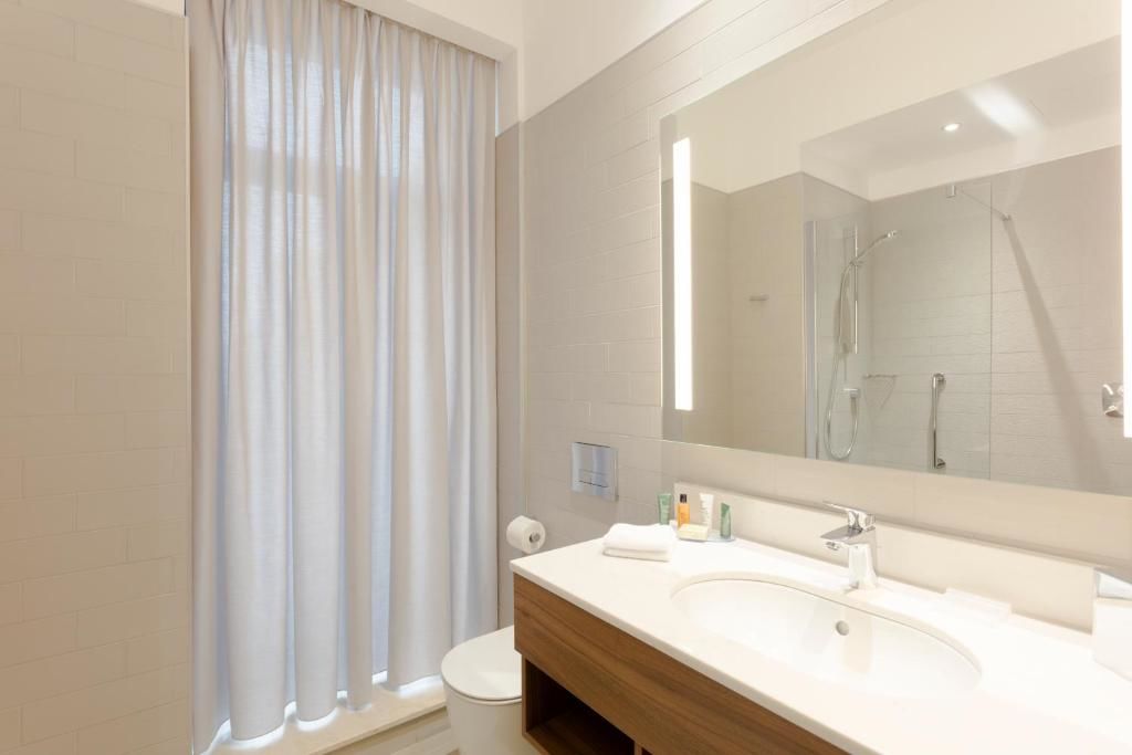 Отель Hilton Garden Inn Bucharest Бухарест