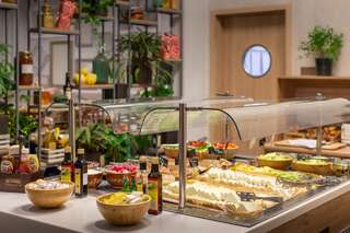 Отель Hilton Garden Inn Bucharest Бухарест-4